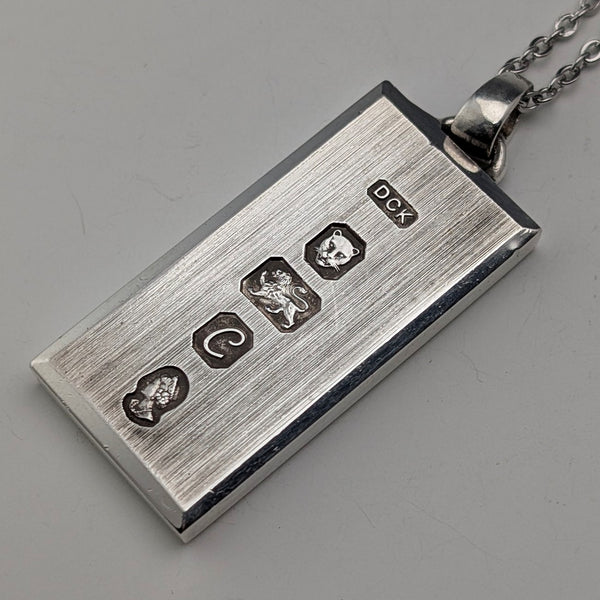 1977 British sterling silver jubilee ingot pendant 35g with necklace